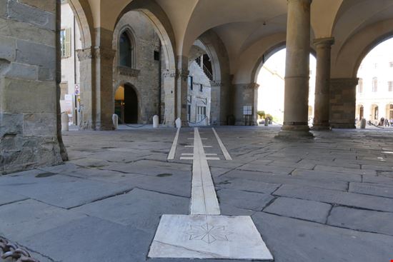 Bergamo La meridiana FilippoPH - Shutterstock.com 